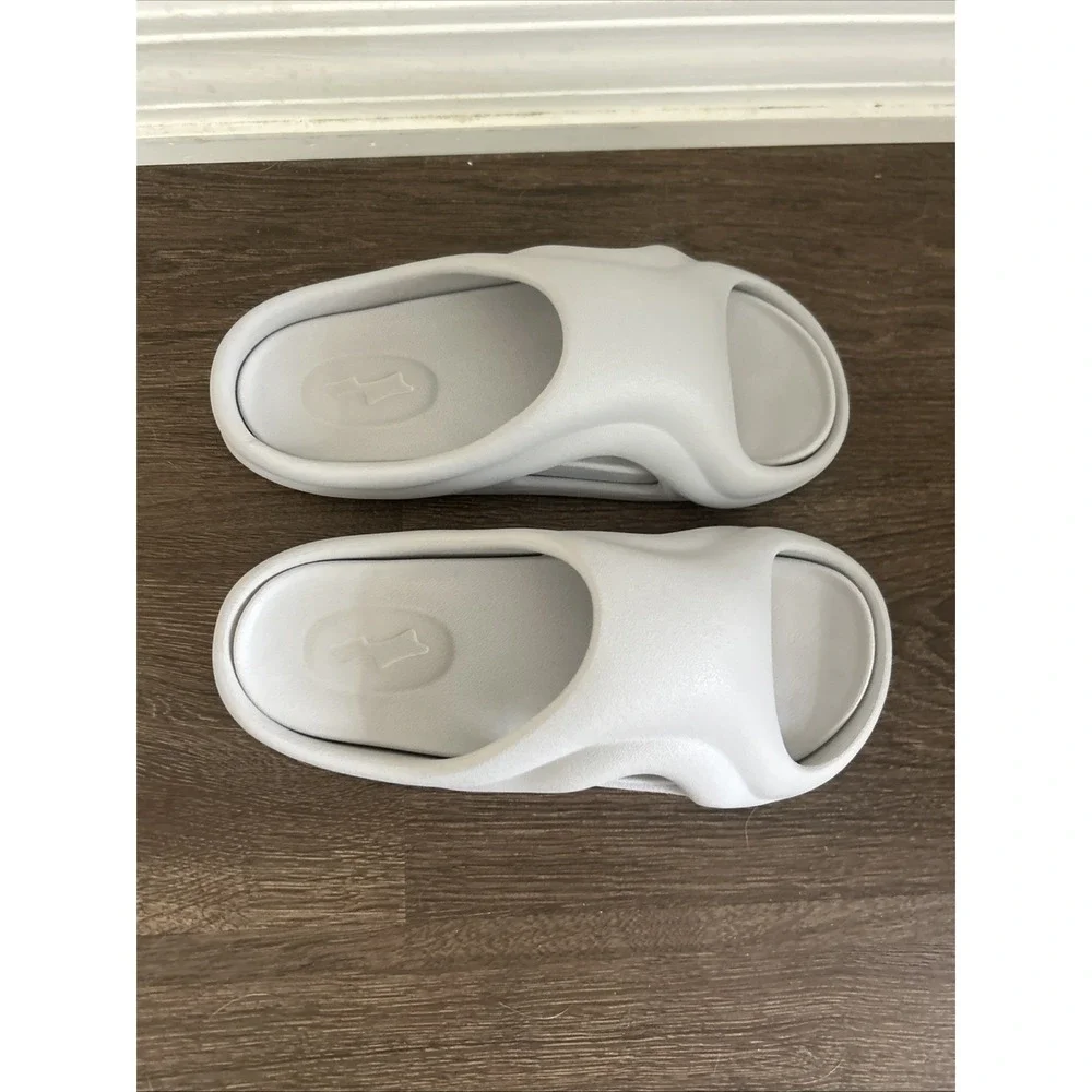 SKYLRK Beach Slide Factory Grey SLF003-1006-11‎  Bieber MINT Never Worn